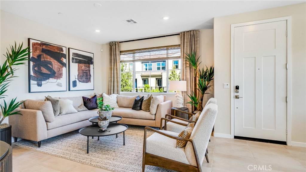 Ontario, CA 91762,2717 E Amberley Privado