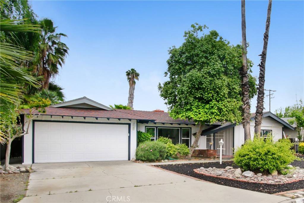 Hemet, CA 92544,26110 Hemet ST