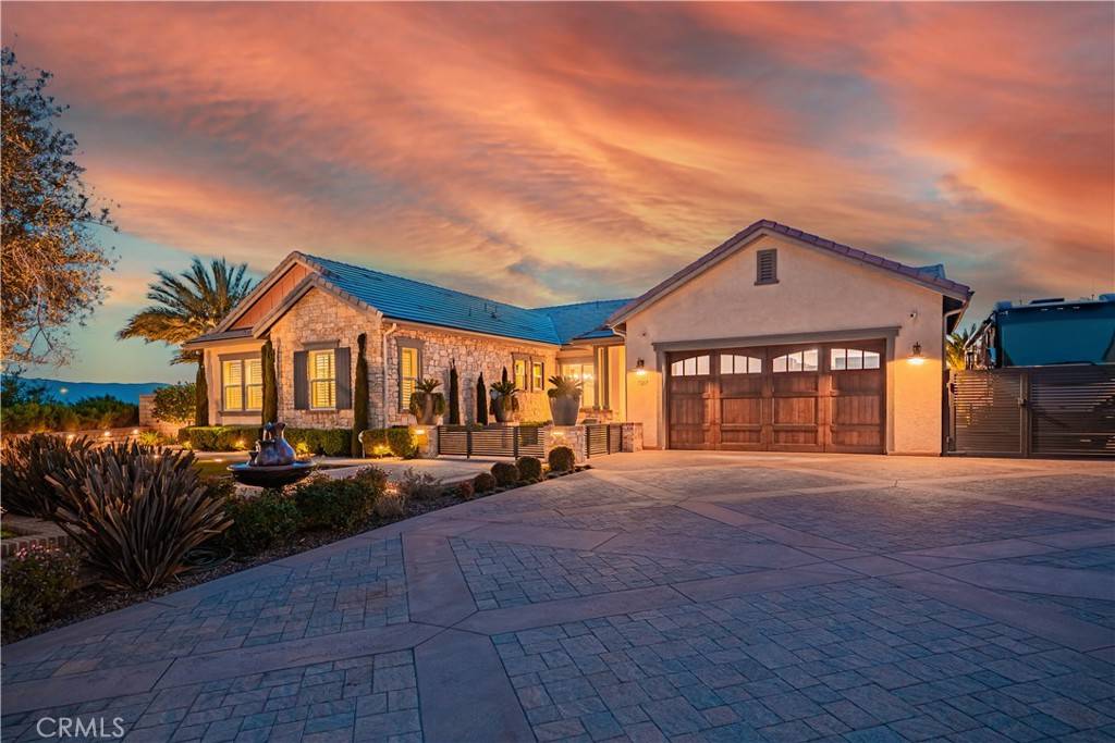 Riverside, CA 92503,17207 Compass DR