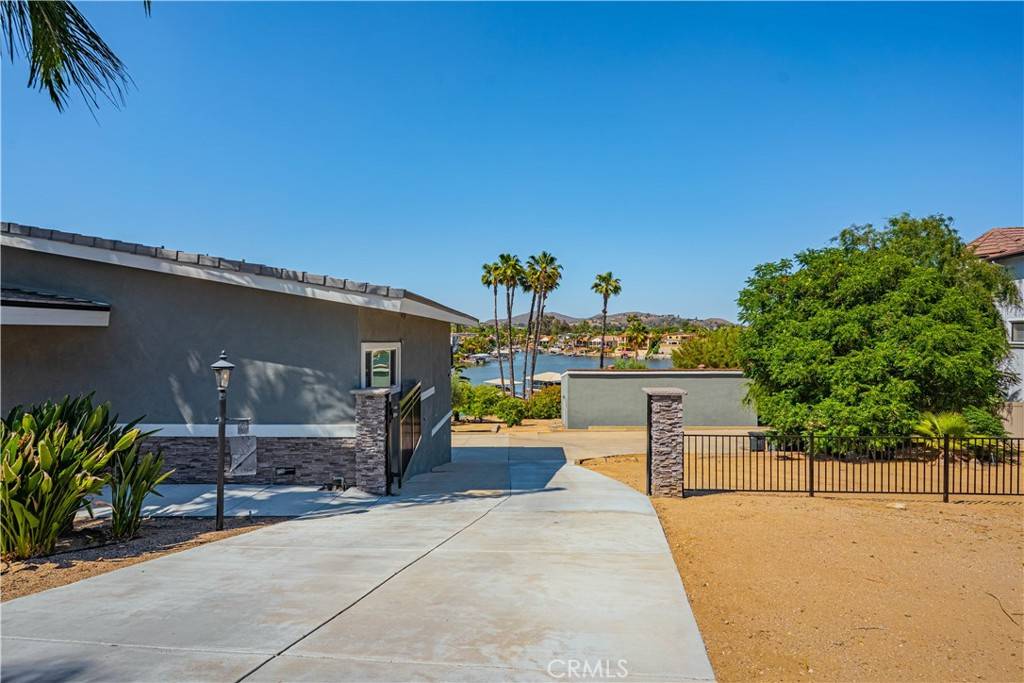Canyon Lake, CA 92587,23256 Gray Fox DR