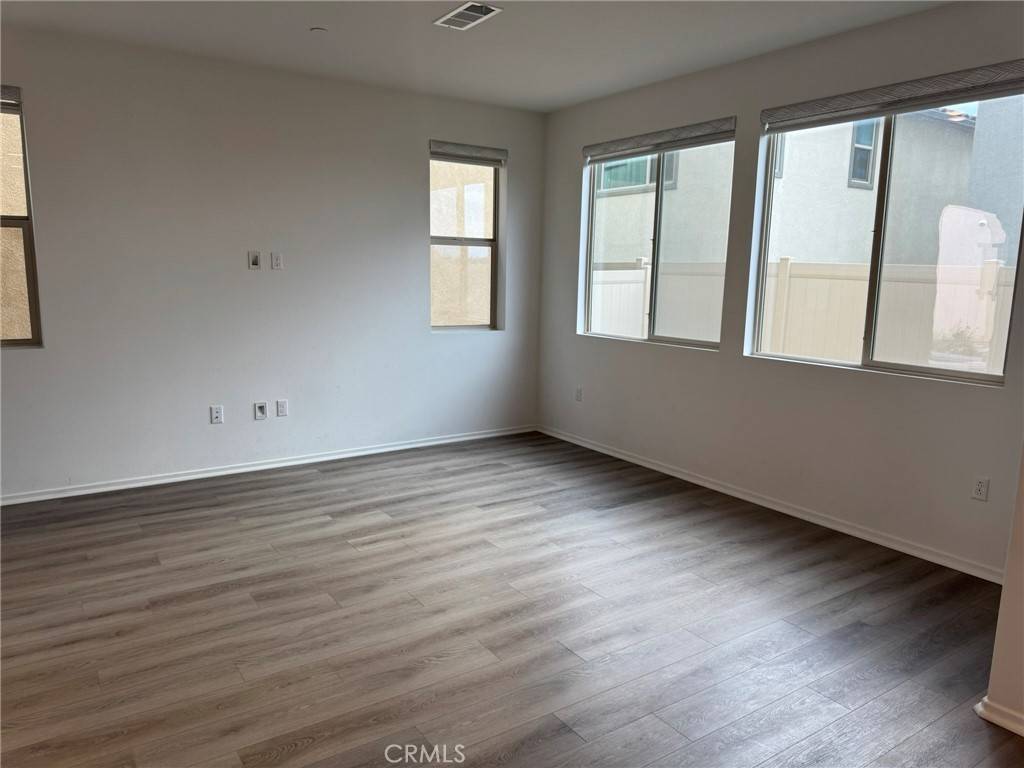 Winchester, CA 92596,29267 Water Glass CT