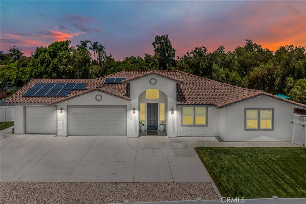 Fallbrook, CA 92028,1408 Devin DR