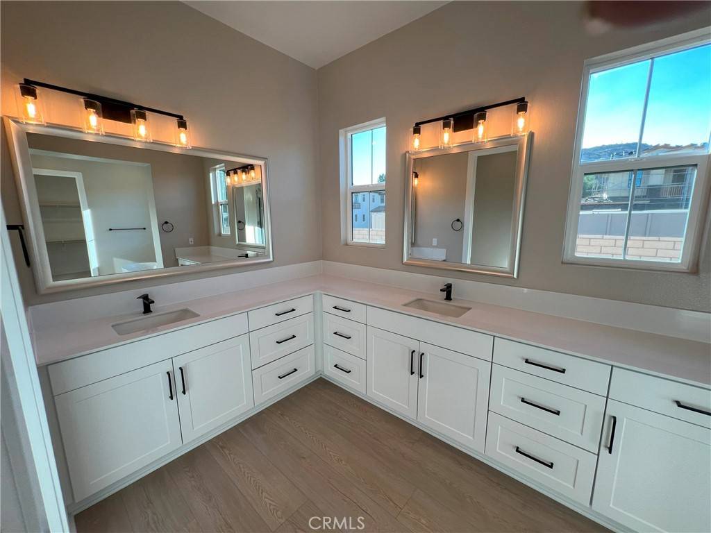 Chatsworth, CA 91311,22046 Fig Tree LN