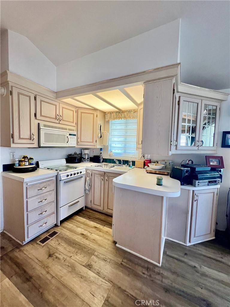 Hemet, CA 92545,1295 S Cawston AVE #422