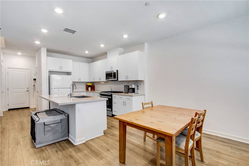 Corona, CA 92883,3934 Lavine WAY #108