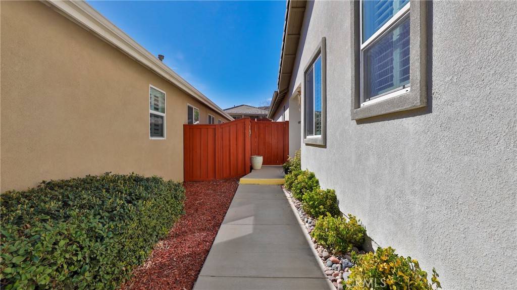 Hemet, CA 92545,215 Furyk WAY