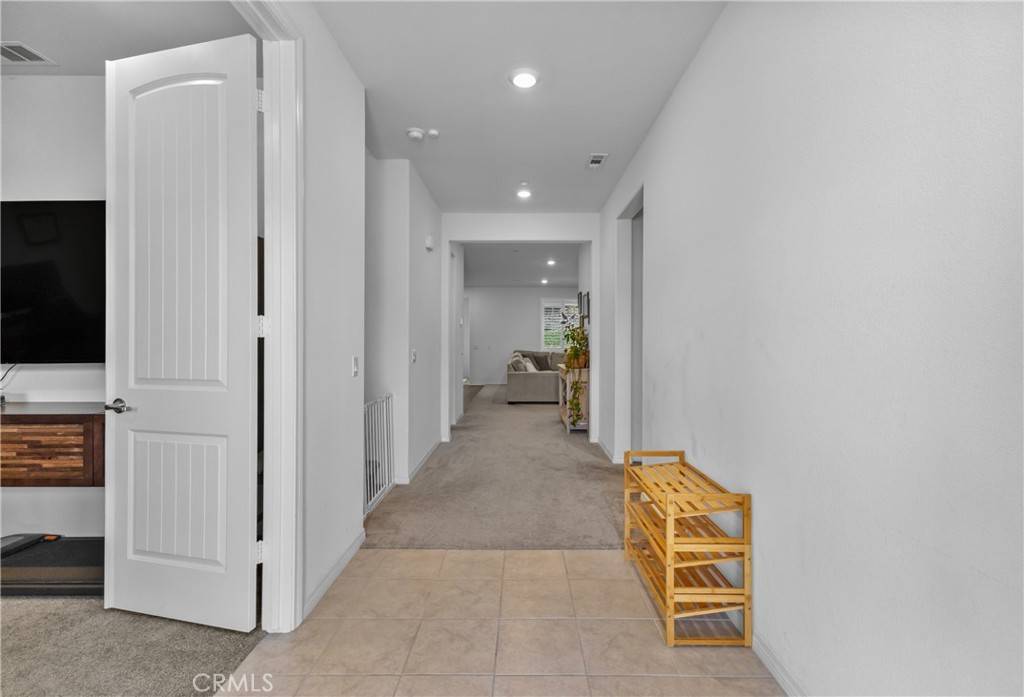 Jurupa Valley, CA 92509,2694 Kings Canyon DR