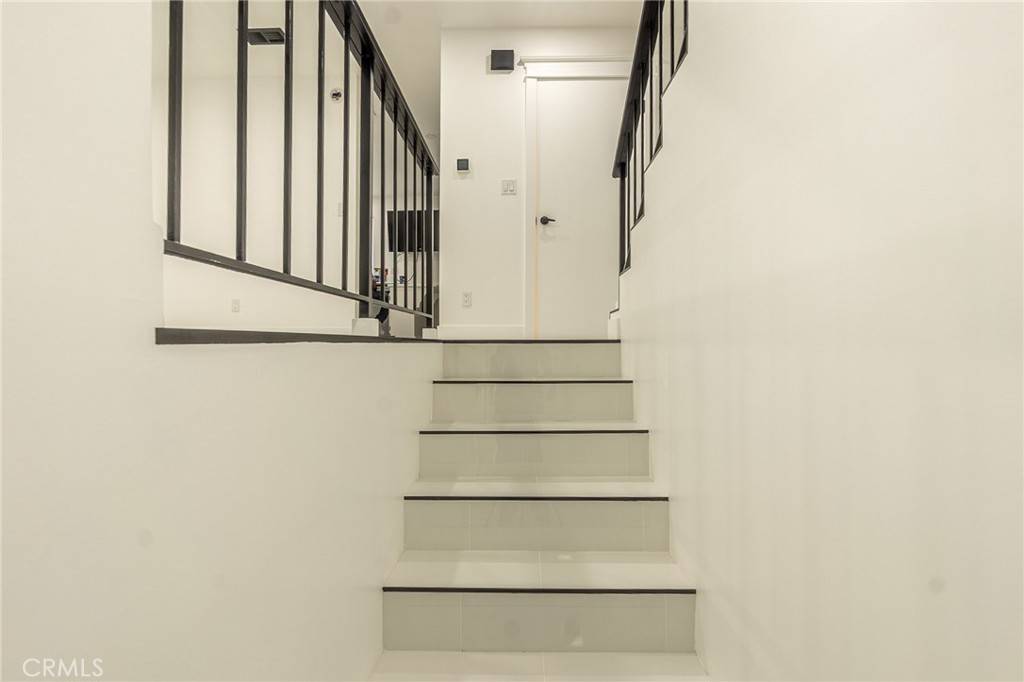 Chatsworth, CA 91311,21137 Lassen ST #5