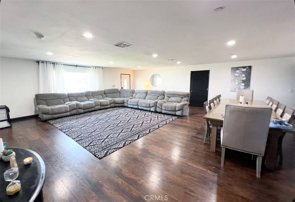Compton, CA 90220,1019 W Arbutus ST