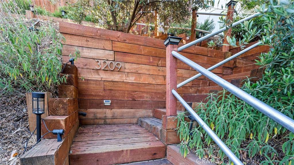 Los Angeles, CA 90068,3209 Bennett DR