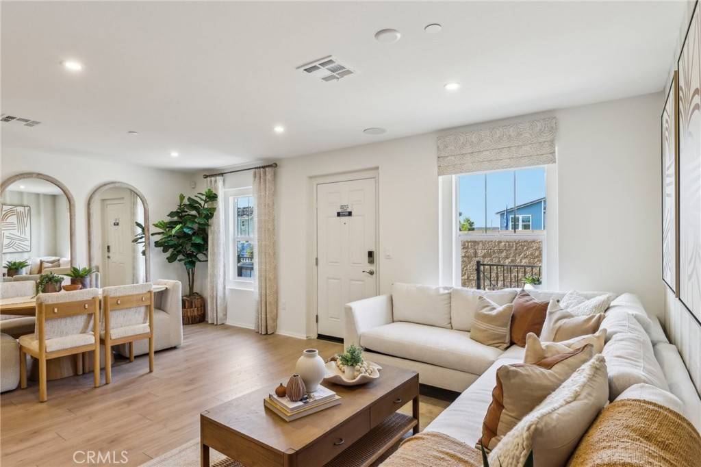 Fontana, CA 92336,6392 Sierra Vista LN #4