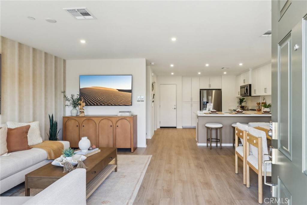Fontana, CA 92336,6392 Sierra Vista LN #4