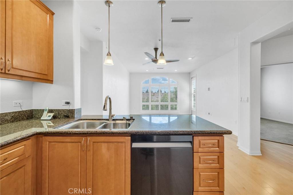 San Diego, CA 92130,3887 Pell Place #414