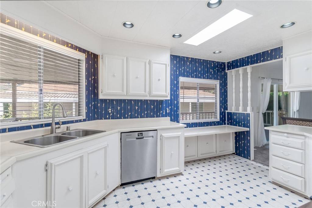 Escondido, CA 92026,8975 Lawrence Welk #217