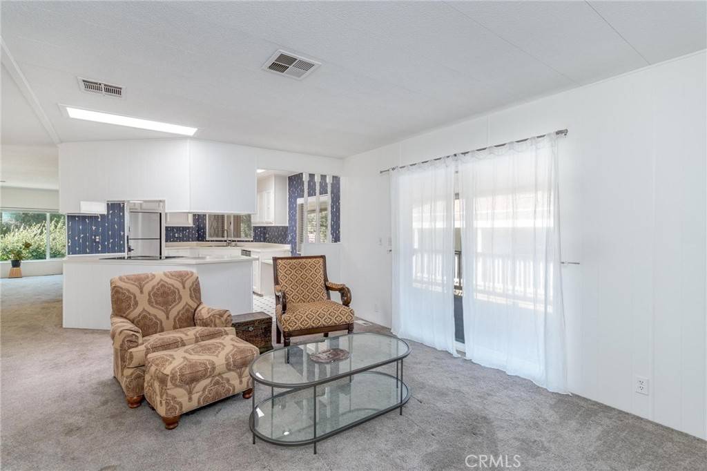 Escondido, CA 92026,8975 Lawrence Welk #217