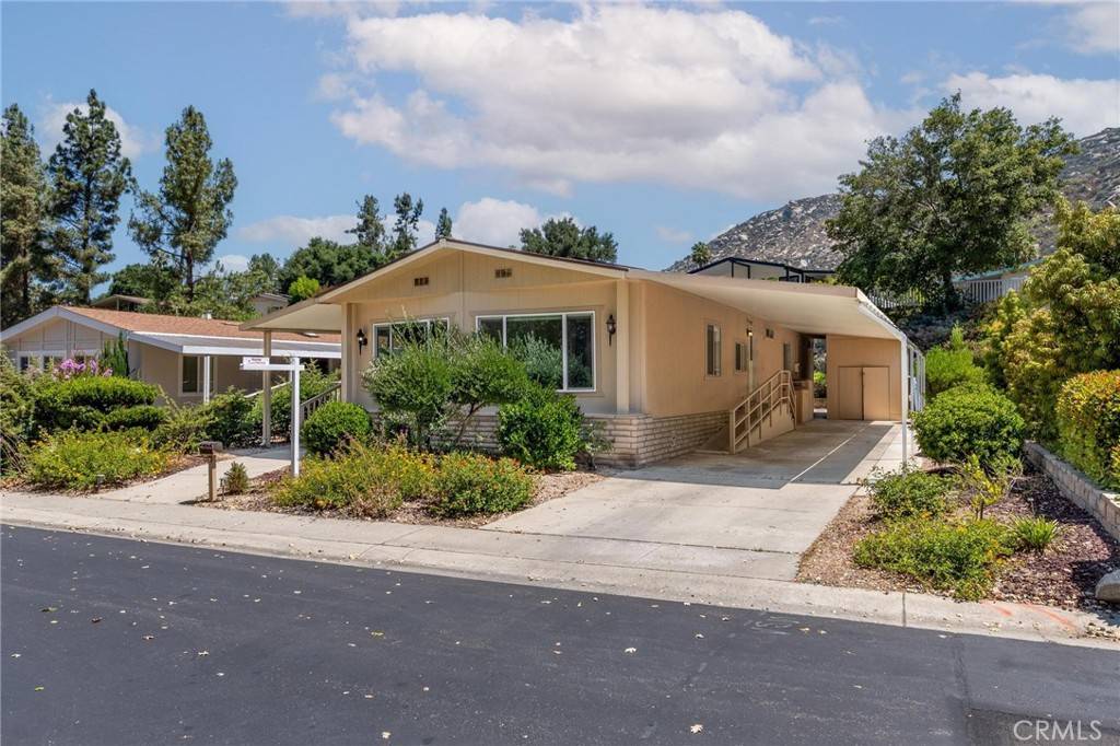 Escondido, CA 92026,8975 Lawrence Welk #217