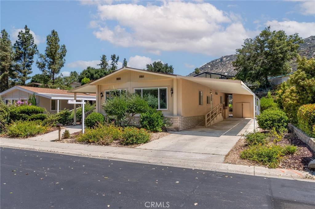 Escondido, CA 92026,8975 Lawrence Welk #217