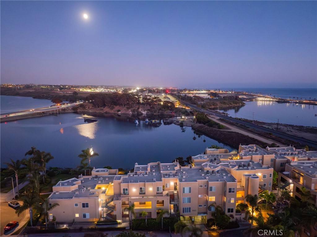 Carlsbad, CA 92008,4025 Canario ST #142