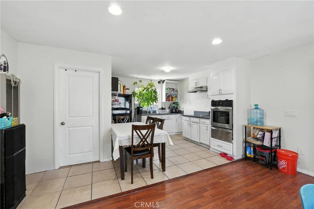 Los Angeles, CA 90059,711 E 118th ST