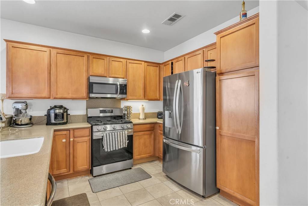 Victorville, CA 92394,16743 Desert Lily ST
