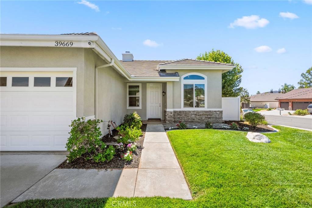 Murrieta, CA 92562,39669 Candy Apple WAY