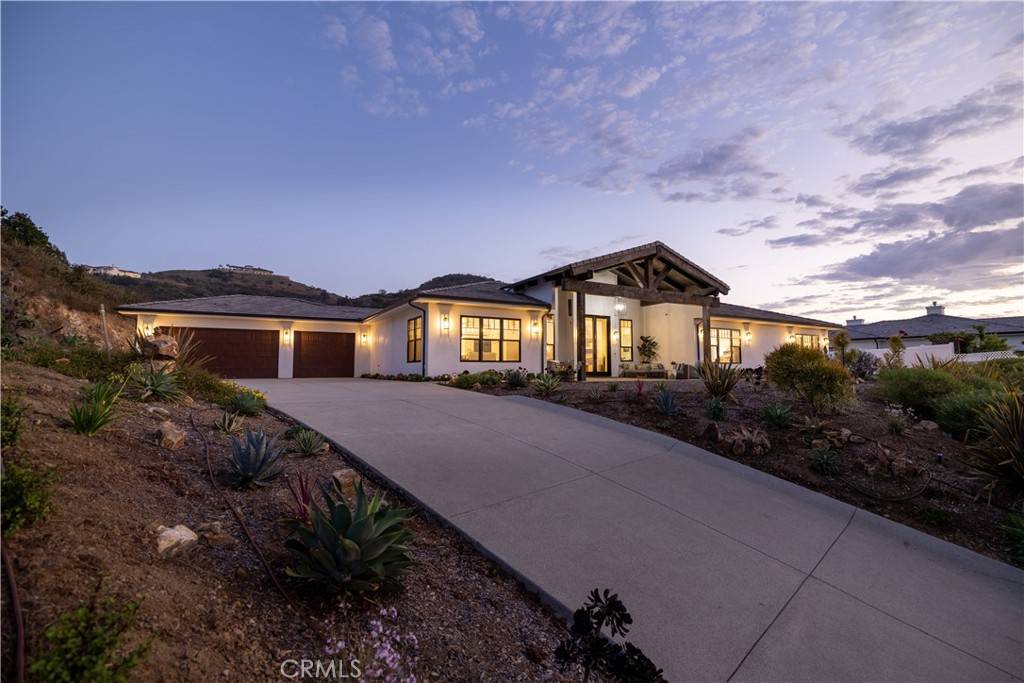 Vista, CA 92084,3325 Sagewood Hills RD
