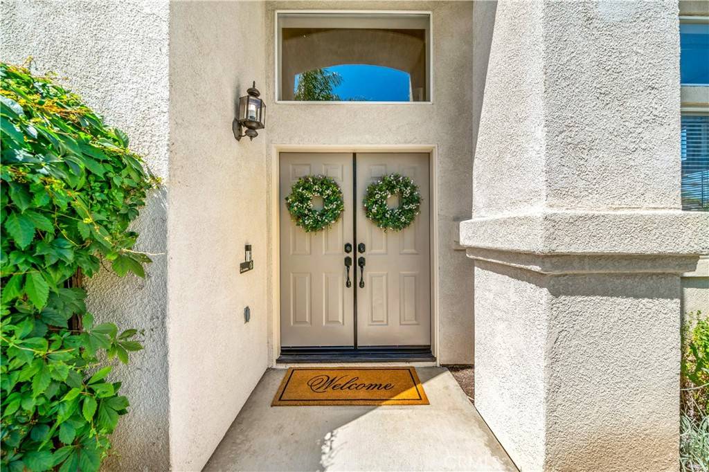 Murrieta, CA 92562,23401 Rouge River LN