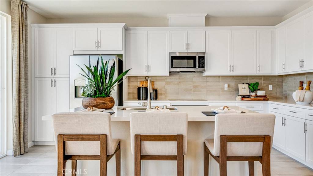 Ontario, CA 91762,2711 E Amberley Privado