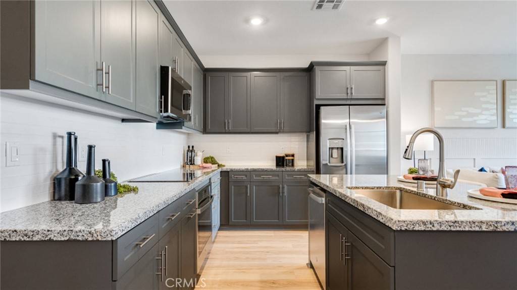 Ontario, CA 91762,2723 E Amberley Privado