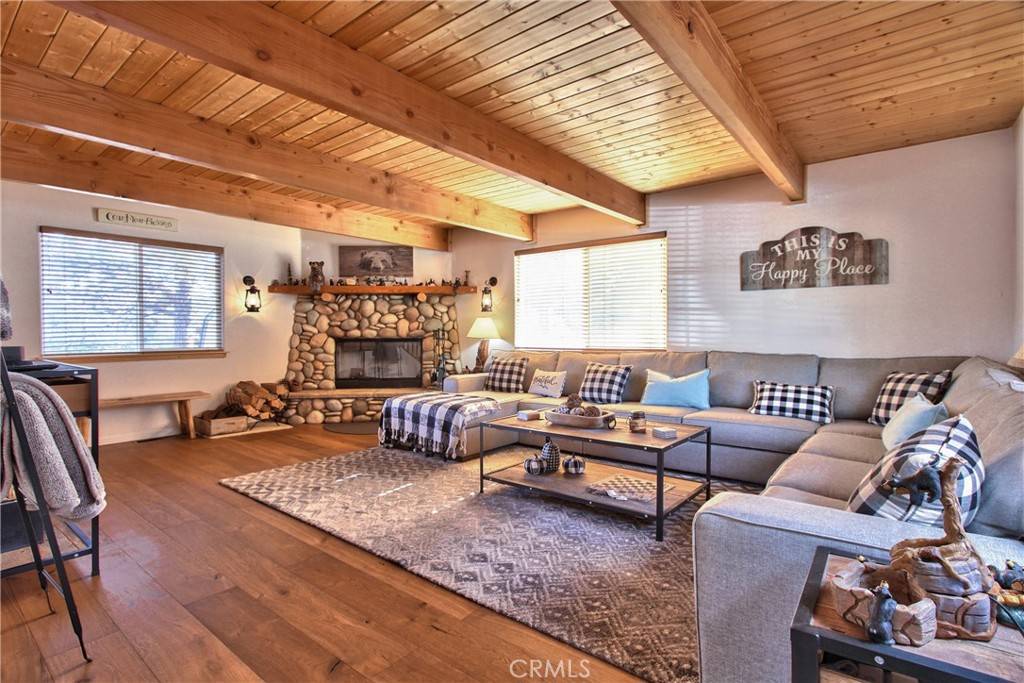 Sugarloaf, CA 92386,525 Pine LN