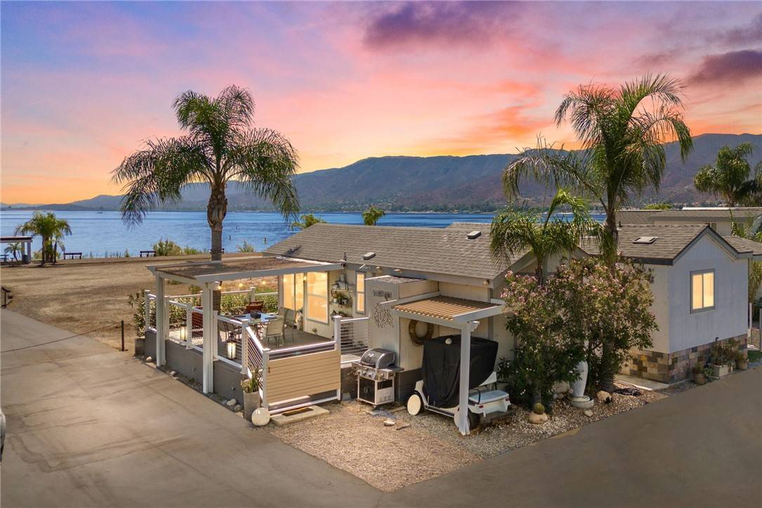 Lake Elsinore, CA 92530,32000 Riverside Dr. #J-8
