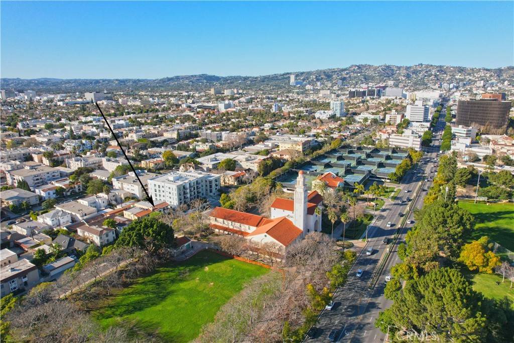 Los Angeles, CA 90035,915 S Le Doux Rd