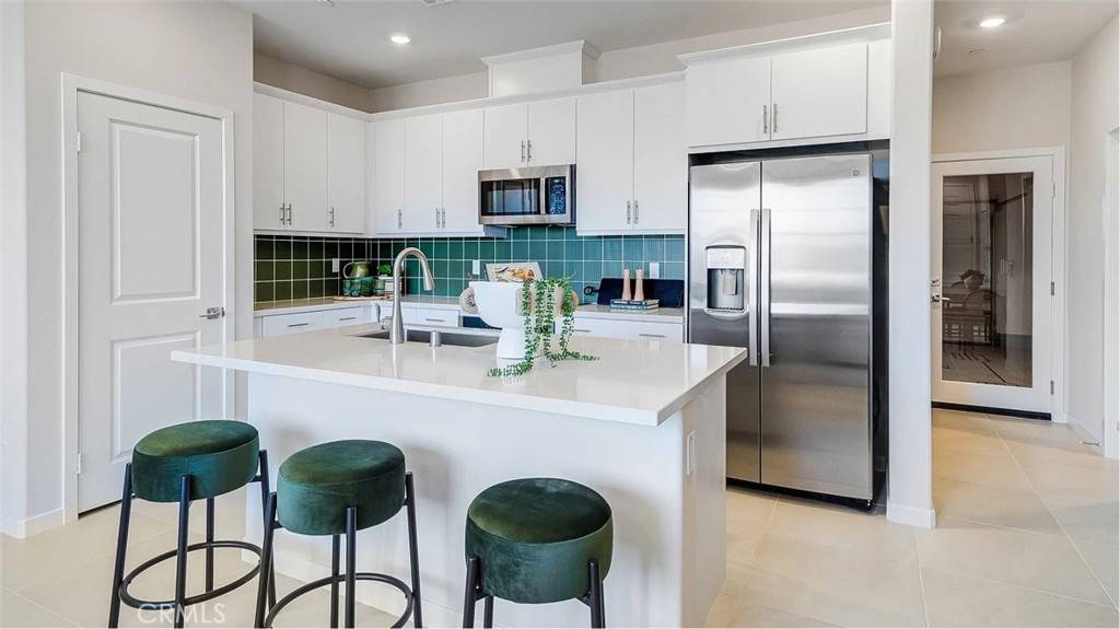 Ontario, CA 91761,2577 Cloudview Privado