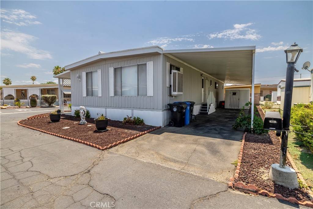 Hemet, CA 92543,332 N Lyon #82