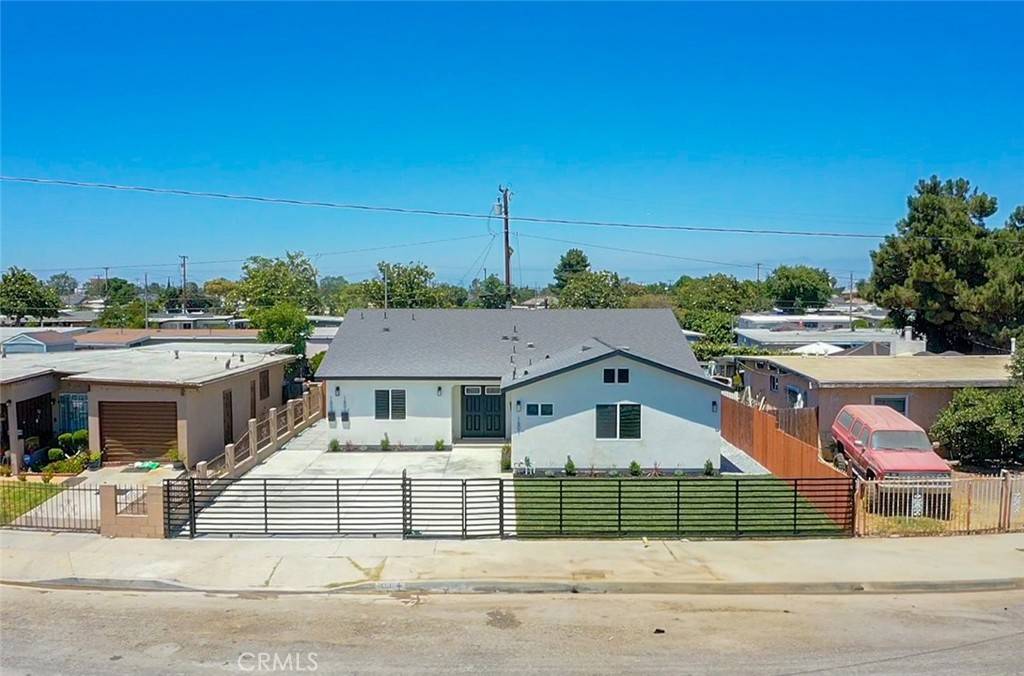 Compton, CA 90220,1601 1603 W 165th ST