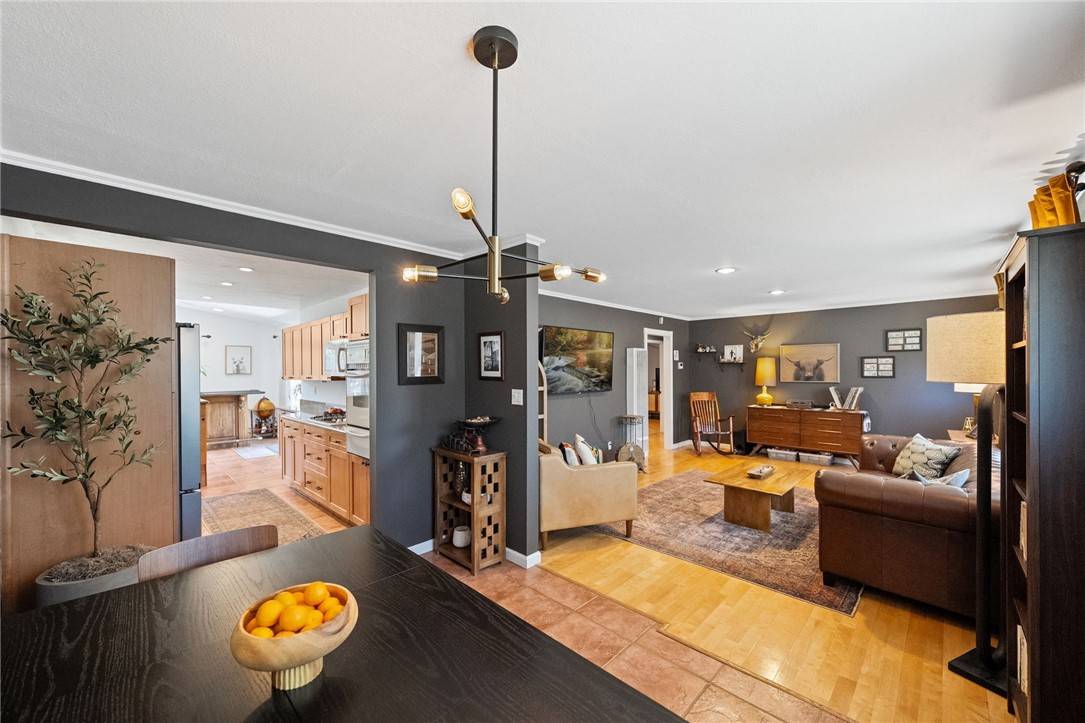 San Diego, CA 92117,4833 Chateau DR