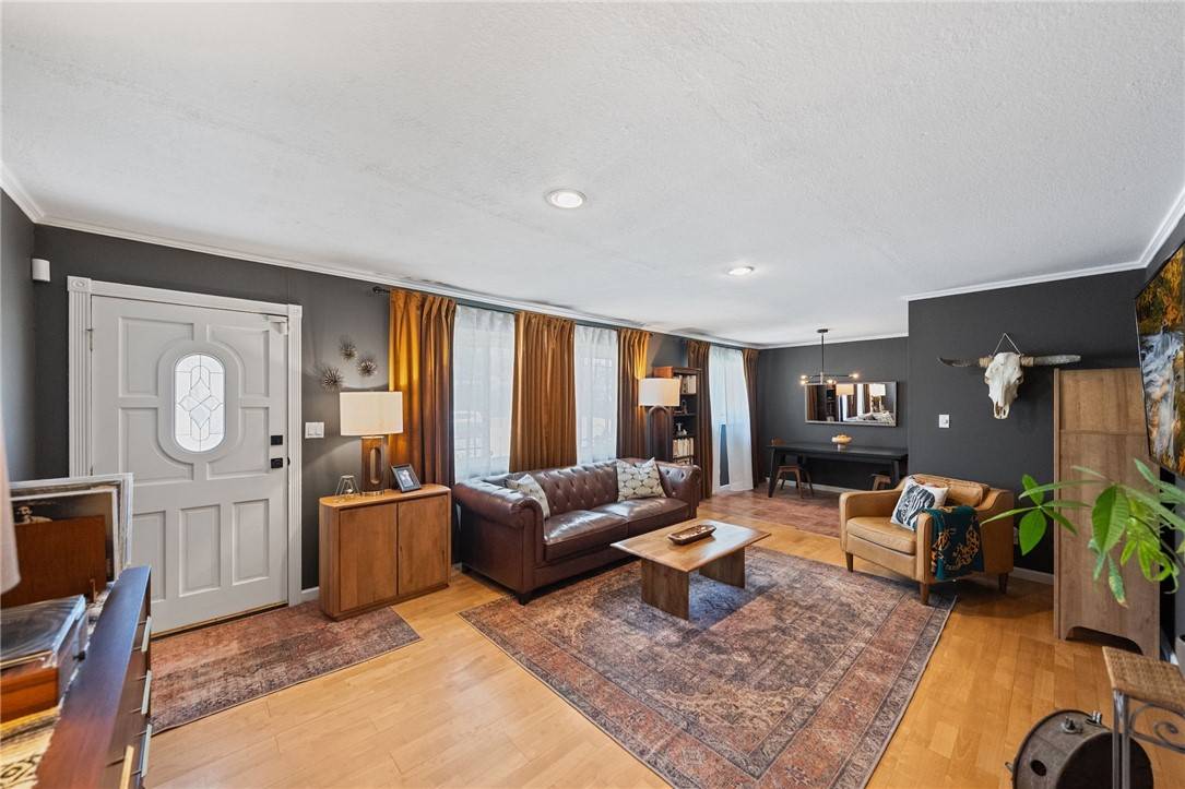 San Diego, CA 92117,4833 Chateau DR