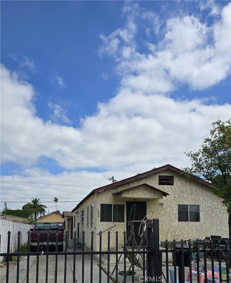 Los Angeles, CA 90003,233 E 105th ST
