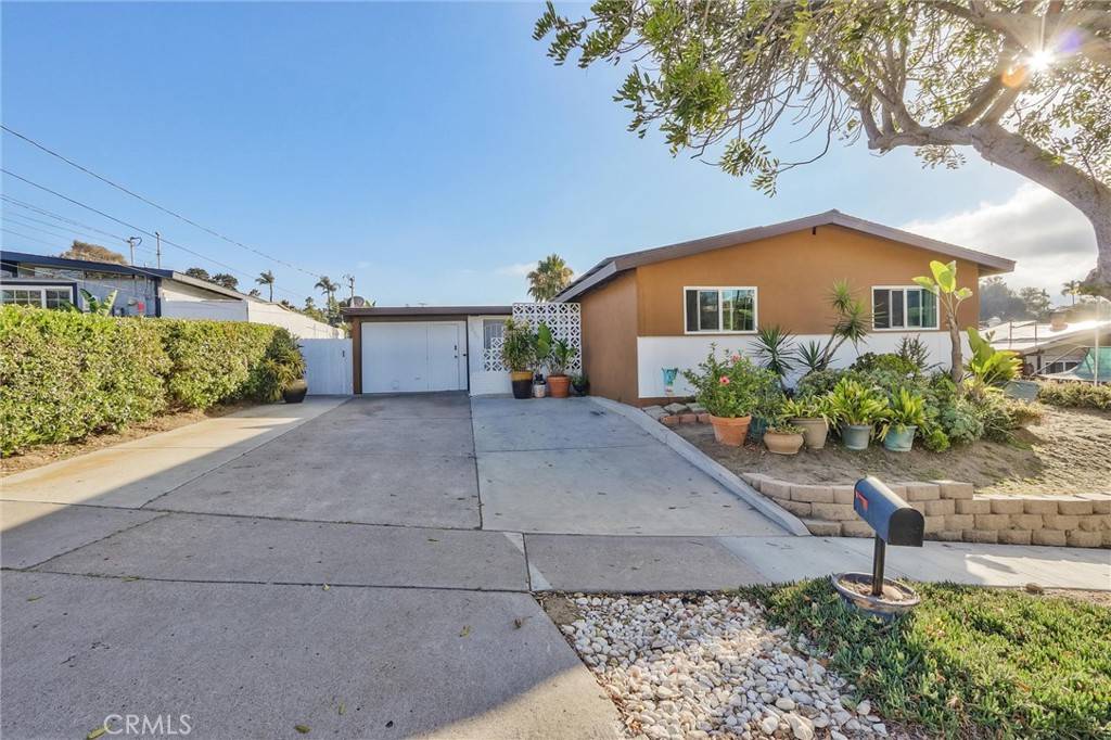 San Diego, CA 92117,4657 Chateau PL