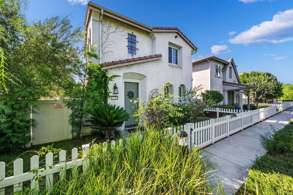 Murrieta, CA 92562,35724 Kittentails LN