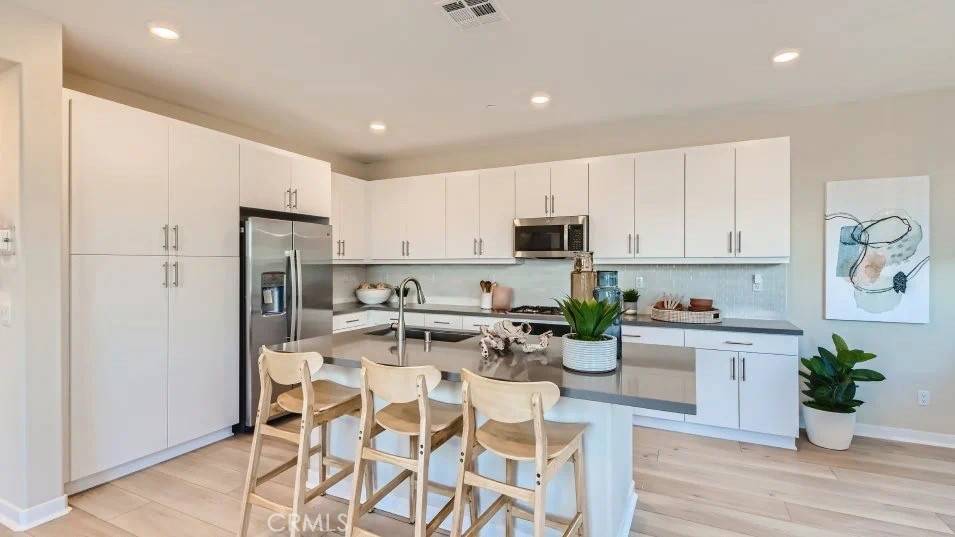 Fontana, CA 92336,16617 Shallot ST