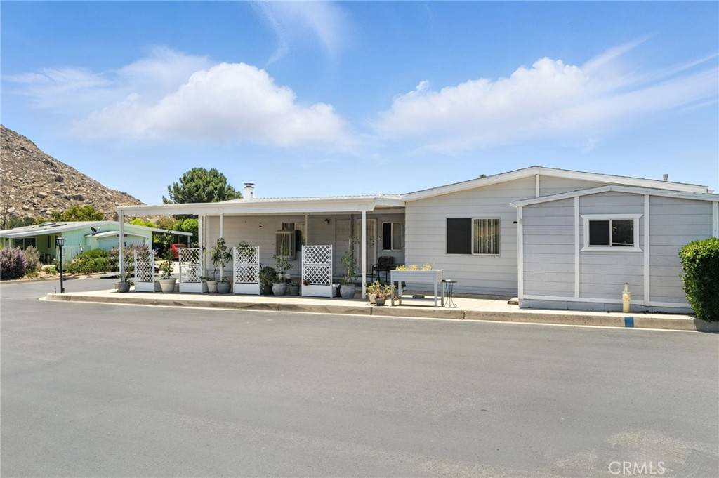 Hemet, CA 92545,24515 California AVE #42