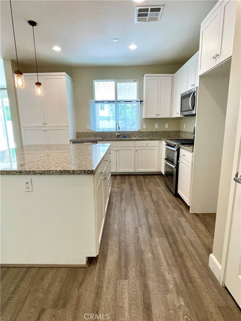Murrieta, CA 92563,30589 Ticonderoga CT
