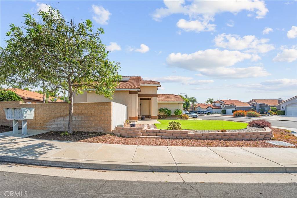 Murrieta, CA 92563,40027 Daphne DR