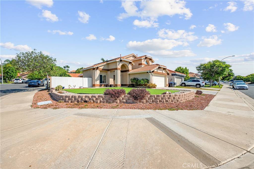 Murrieta, CA 92563,40027 Daphne DR