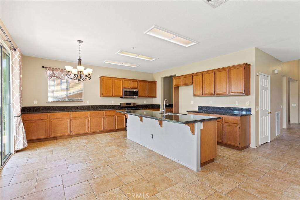 Riverside, CA 92508,8061 Palm View LN