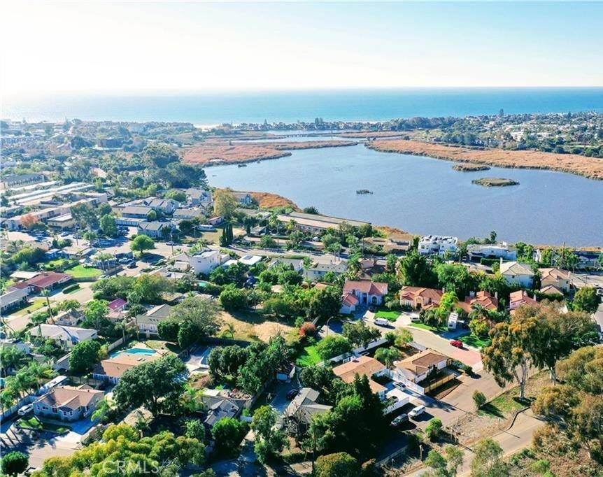 Carlsbad, CA 92008,2435 Tuttle ST