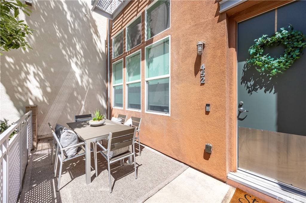 Santa Ana, CA 92705,452 E Jeanette LN