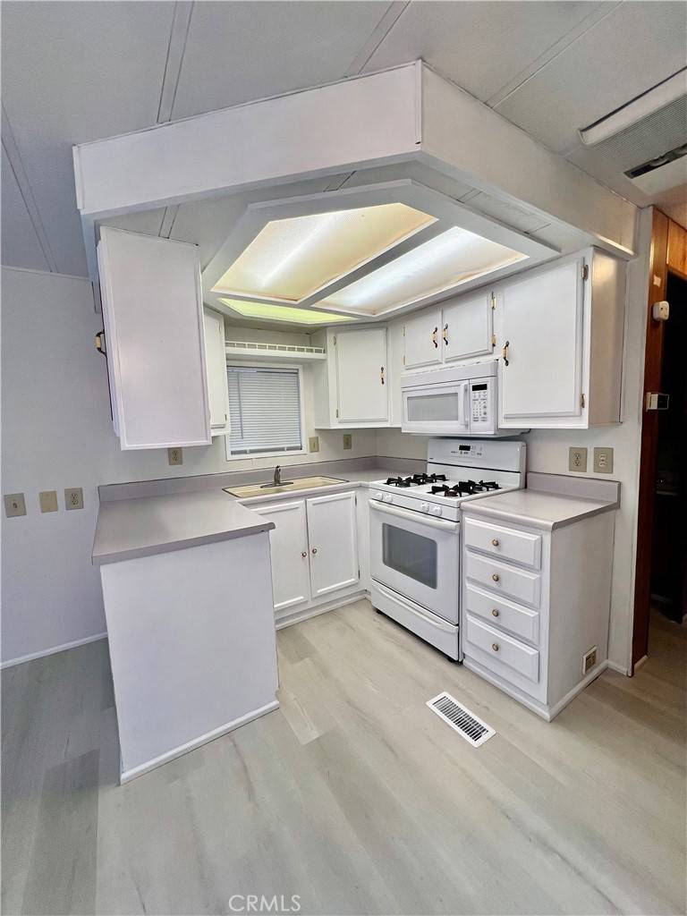 Hemet, CA 92545,1295 S Cawston #319