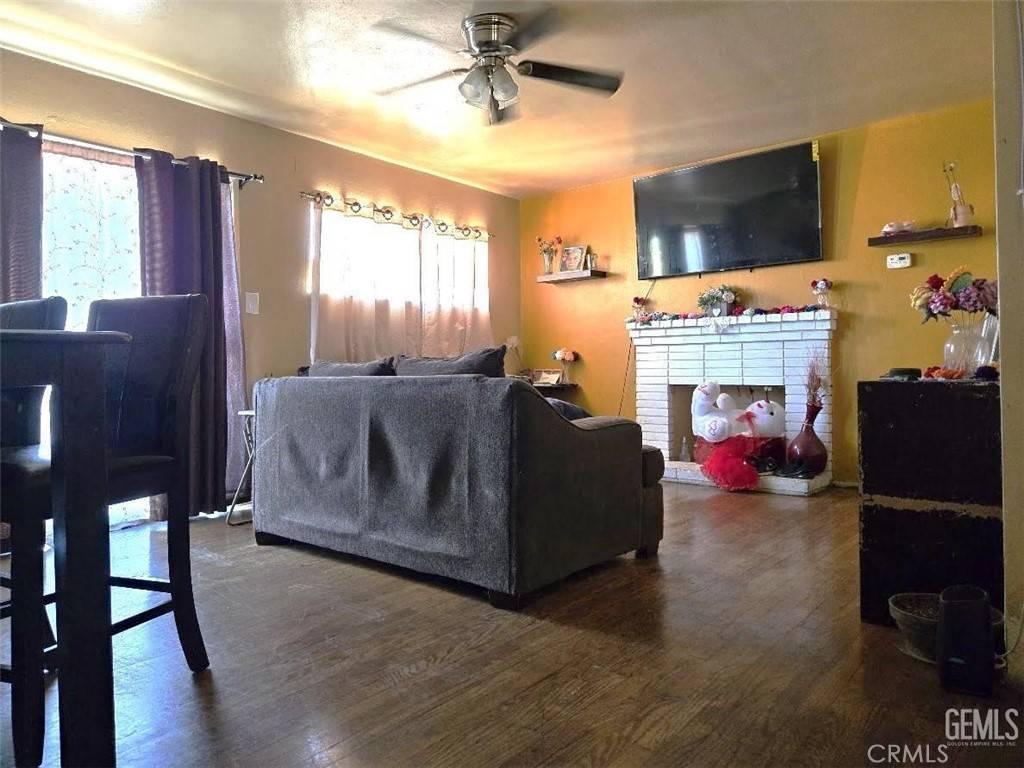 Bakersfield, CA 93306,2217 Fairfax RD